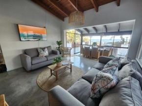 UMDLOTI Beach House - Perfect Location - Beach Road - walk everywhere